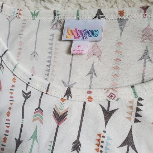 Lularoe Irma Tunic Top- Discontinued Style! White with Arrow Pattern - Picture 4 of 6